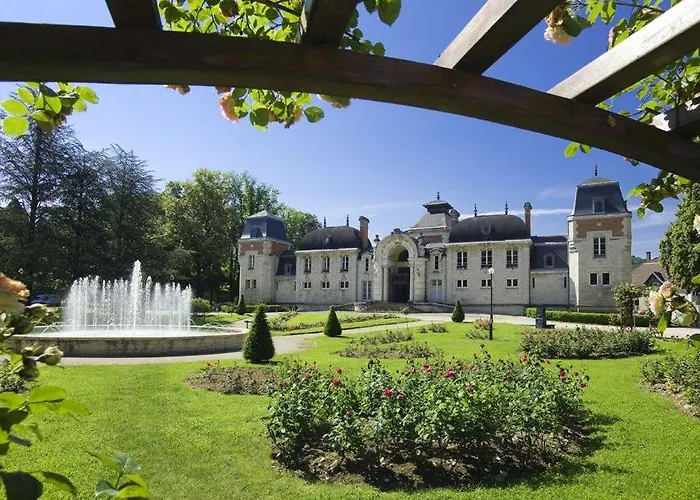 La Maison, 4 appartements 3 étoiles climatisés au centre ville avec jardin proche du Parc et des Thermes Lons-le-Saunier