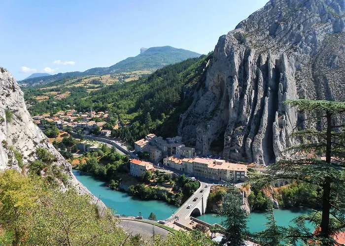 Villa In Castellane Near Lake And Forest avec Piscine