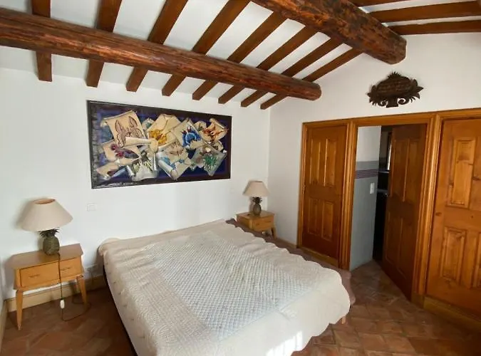 Villa La Bergerie à Cucuron avec Piscine