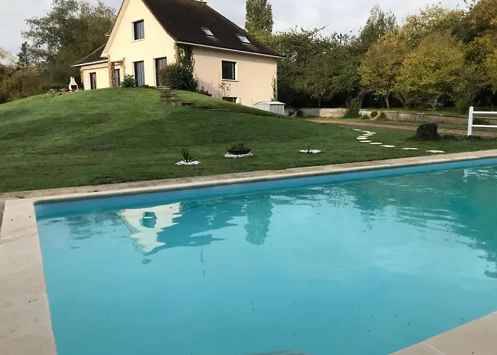 Villa Le pain perdu de germaine à Château-Gontier avec Piscine