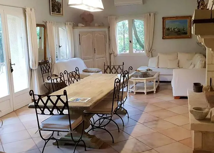 Villa de 4 chambres avec piscine privee jardin clos et wifi a Orange avec Piscine