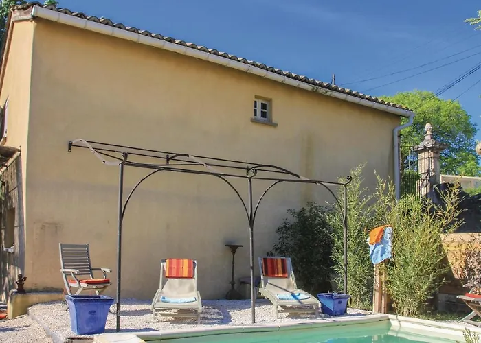 Gorgeous Home In Pont Saint Esprit avec Piscine