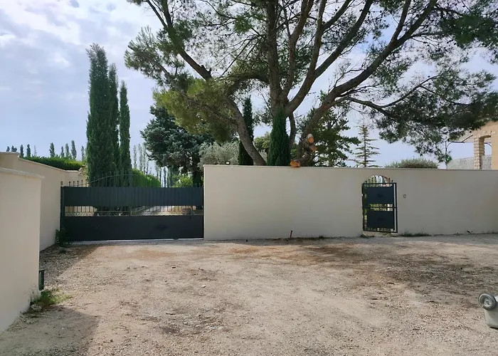 Villa Domaines des confines à Monteux avec Piscine