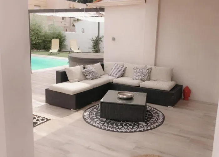 Magnifique villa avec Pool House piscine et jacuzzi Lunel  avec Piscine