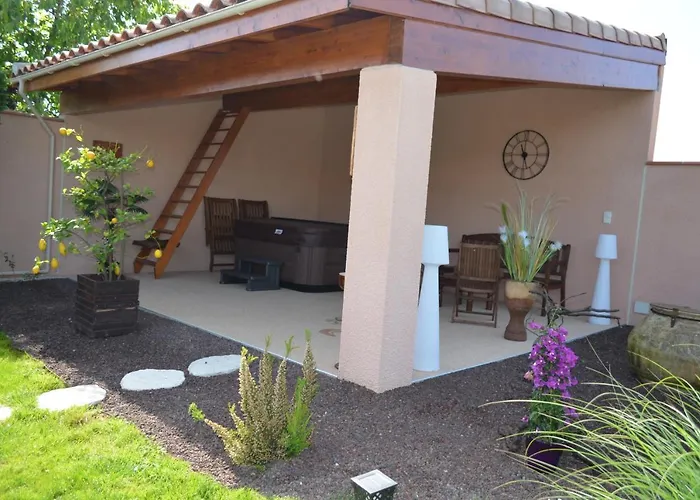 Villa Les Terrasses de L'Oliu de L'Oustalet à Castelsarrasin avec Piscine
