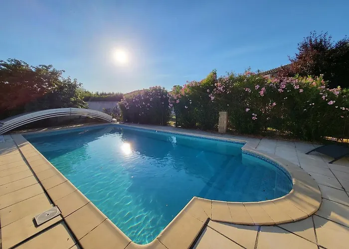 Gîte avec Piscine Lou Minèstraü Entraigues-sur-la-Sorgue avec Piscine