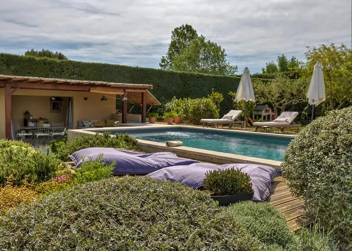 Villa La Bagnolette à Maubec  avec Piscine