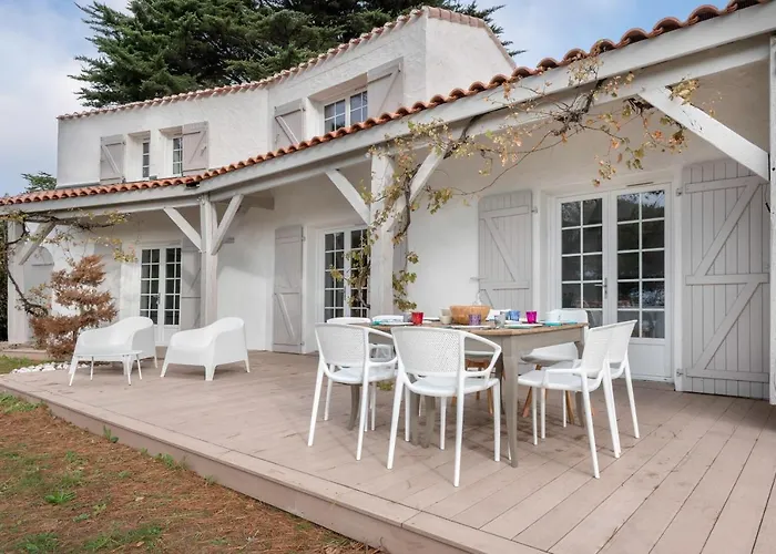 Maison Pour 8 Avec Piscine A Préfailles avec Piscine