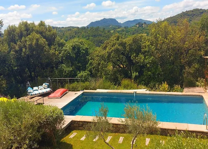Le Clos Des Coustoulins Clermont-lʼHérault avec Piscine