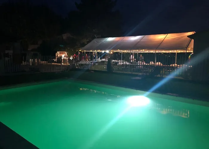 Villa La Petite Machotte à Valréas avec Piscine