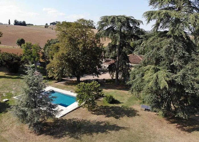 Villa Petit Larrouze à Condom avec Piscine