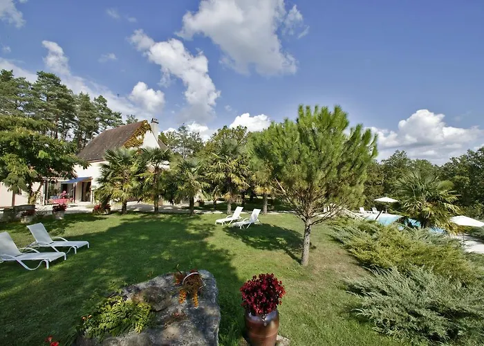 Gîtes de La Palombière Les Eyzies avec Piscine