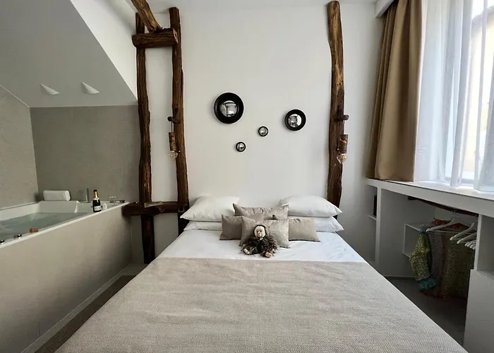 Tamarin&Capucin Suite Balnéo Aubagne