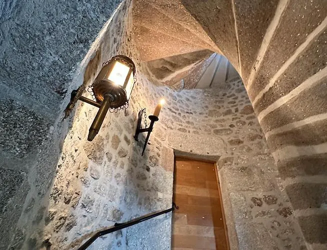 Château de la Borde à Ussel, centre-ville, proche autoroute A89