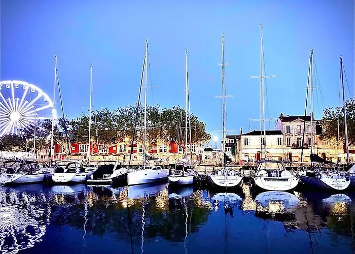 Une Escale D'Exception Dans Le Vieux Port La Rochelle 