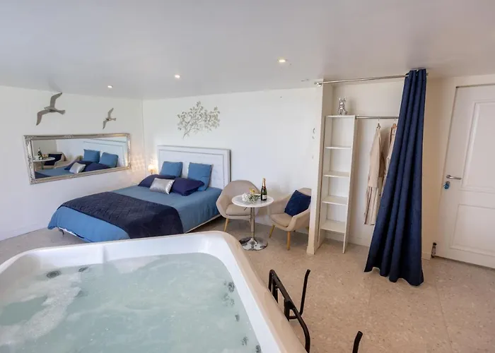 Les Suites Love 1 Spa Vue Mer Piscine Marseille