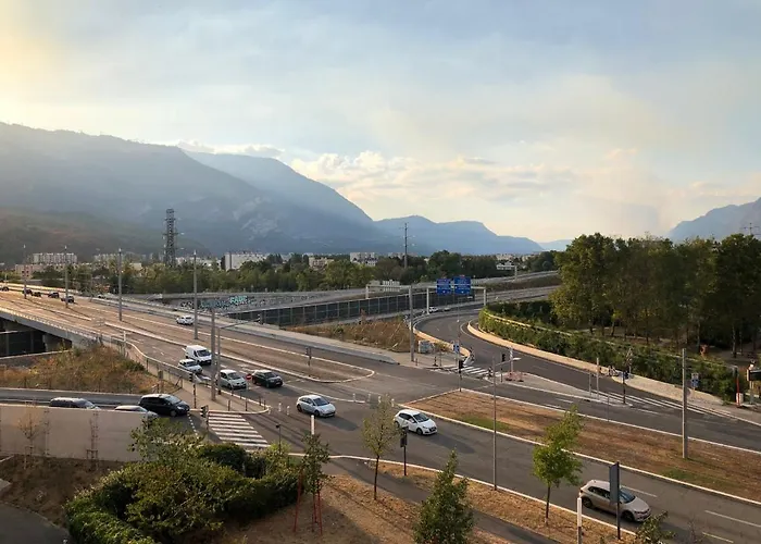 Le Pratik - Parking - Terrasse - Vallier Catane Grenoble