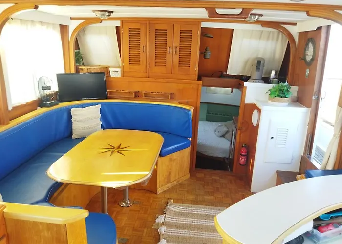 Hôtel Nuit Sur Bateau A Quai à Argelès-sur-Mer
