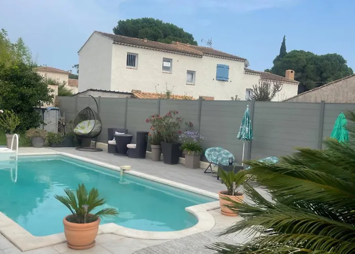 L'Hacienda, Haut De Villa , Une Chambre Avec Salle De Bain Et Toilettes Wc Privative Fréjus