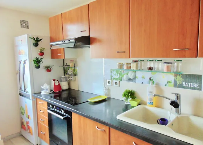 ! A découvrir ! NATURALBNB - Chambres d'hôtes zen au calme - Top confort et reposant - PARKING GRATUIT SECURISE - Garage vélos et motos - OFFERT COPIEUX PETIT DEJEUNER fait maison sucré-salé, local et bio - Accueil et convivialité garantis ! Villeurb