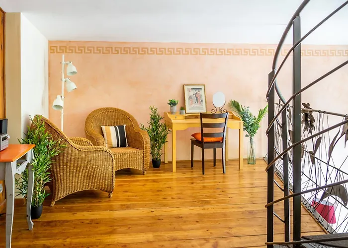 5 Family Apartments with Pool&Large Garden in Historic Pézenas Convent avec Piscine
