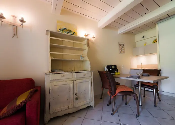 La Campagne St Lazare - Restaurant Chambres d'Hôtes Piscine&SPA Forcalquier