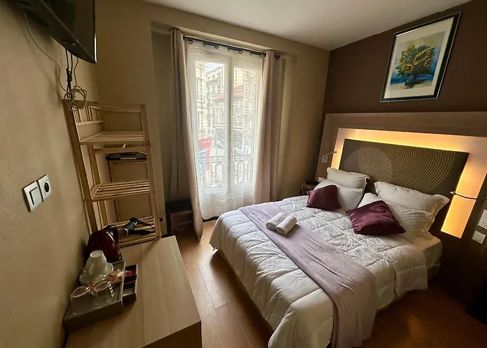 Hotel Victor Hugo Clamart