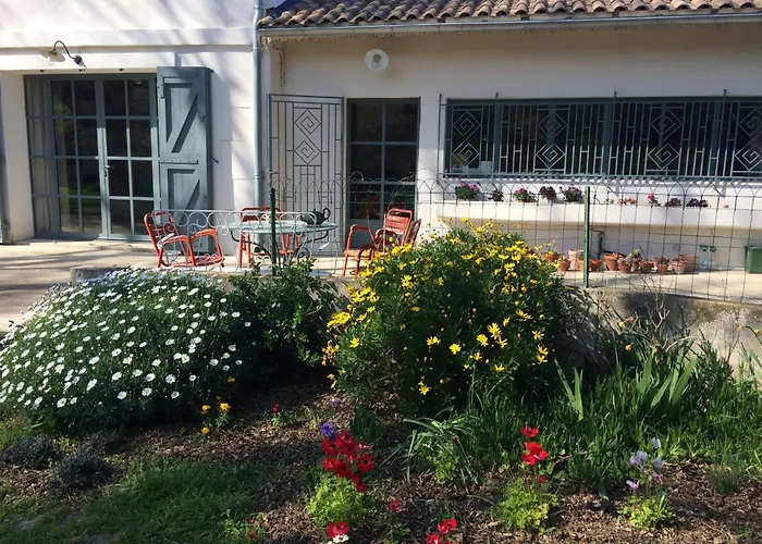 Bed and Breakfast Chambre D'Hote Dans Une Belle Propriete à Arles