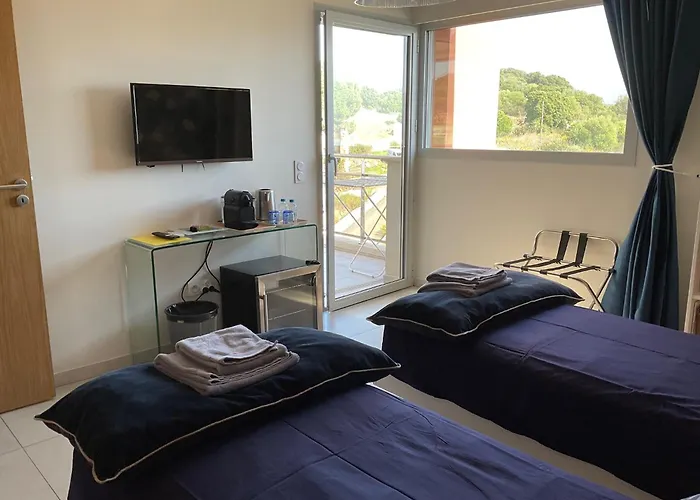 Suite avec 2 chambres d'hôtes pour 1 à 4 personnes avec vue mer, terrasse, parking privé, proche port et aéroport, petit déjeuner inclus Ajaccio 