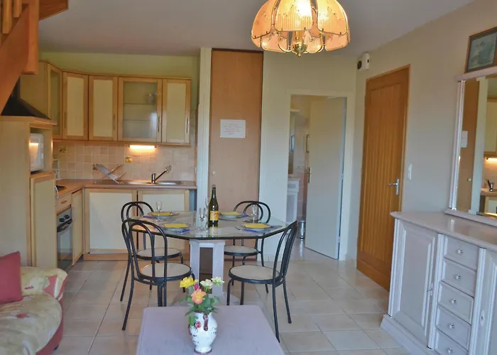 Pet Friendly Home In Plomeur avec Piscine