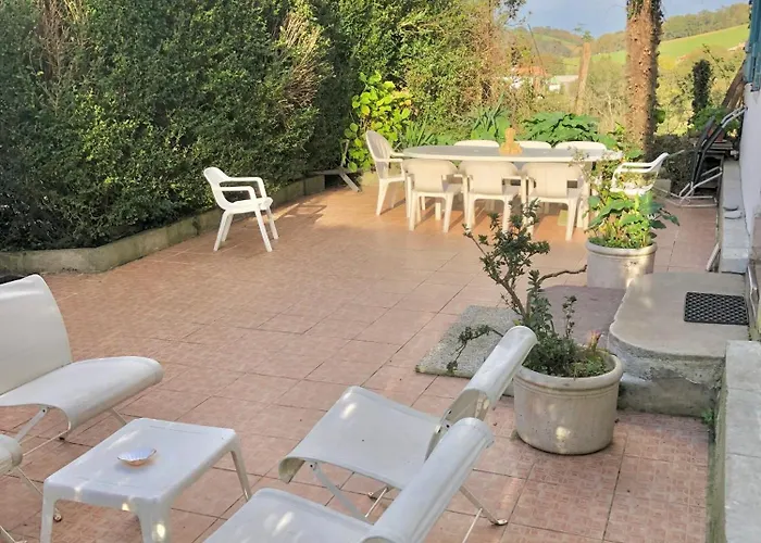 Un écrin dans la nature Espelette avec Piscine