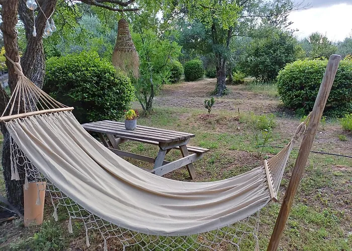 Hotel Magnifique Cabanon face au Garlaban à Aubagne