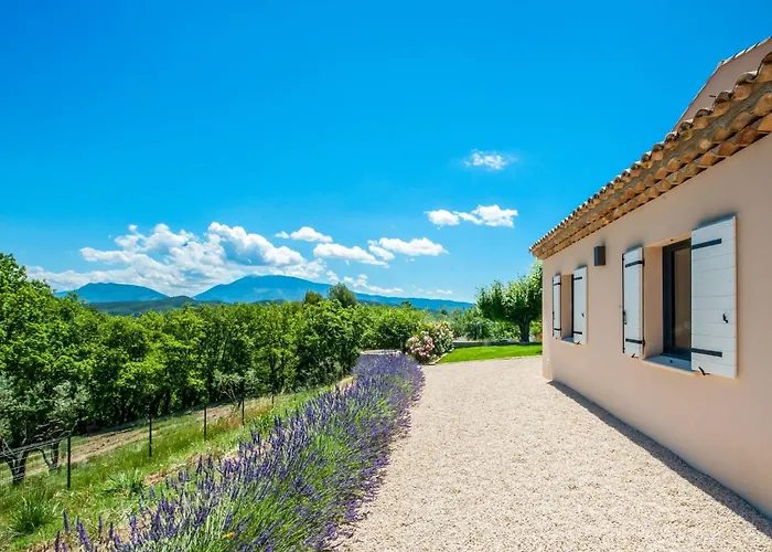 Holiday Home In Vaison La Romaine With Pool avec Piscine