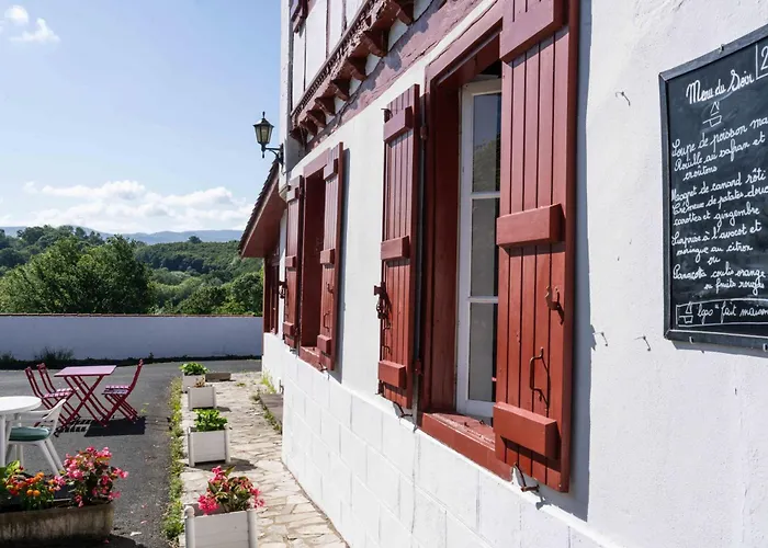 Logis Hôtel Baratxartea Sare