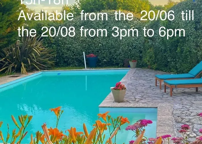 Agréable petit gîte avec piscine Salies-de-Béarn avec Piscine