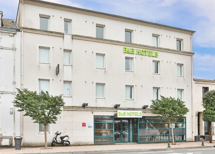 B&B HOTEL Les Sables-d'Olonne Centre Gare Avec un Casino