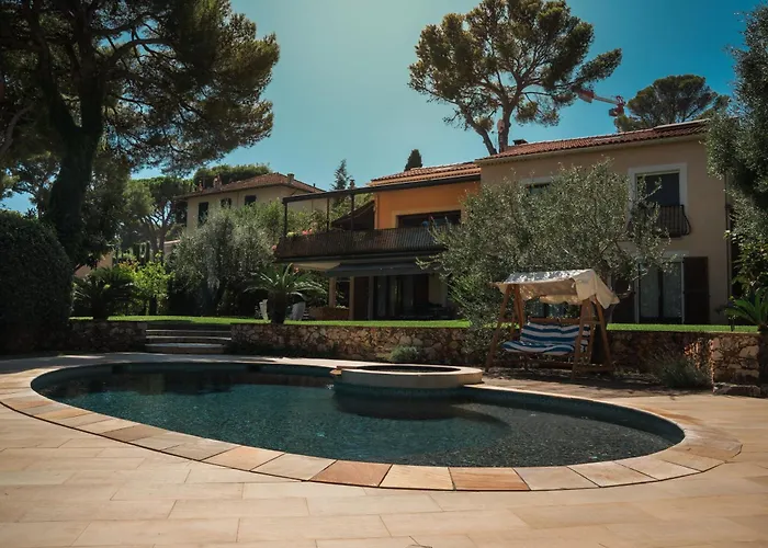 Charming Villa Saint-Jean-Cap-Ferrat avec Piscine