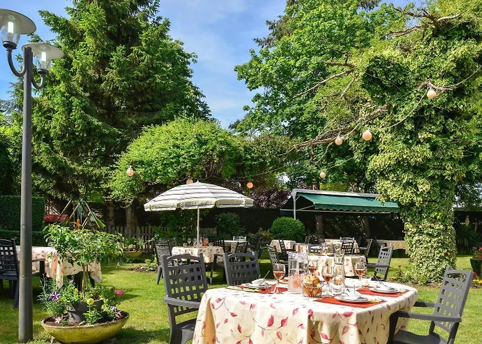 Logis Hôtels Restaurant Le Dauphin Salbris