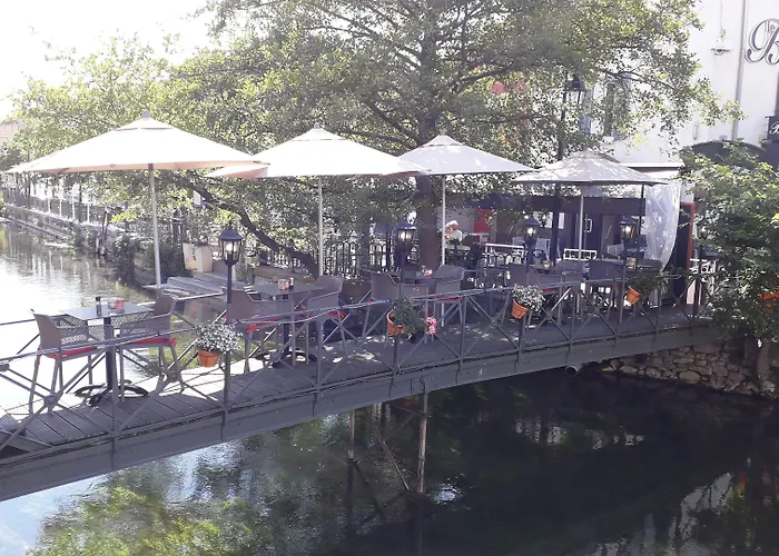Hotel Les Terrasses de David et Louisa à LʼIsle-sur-la-Sorgue