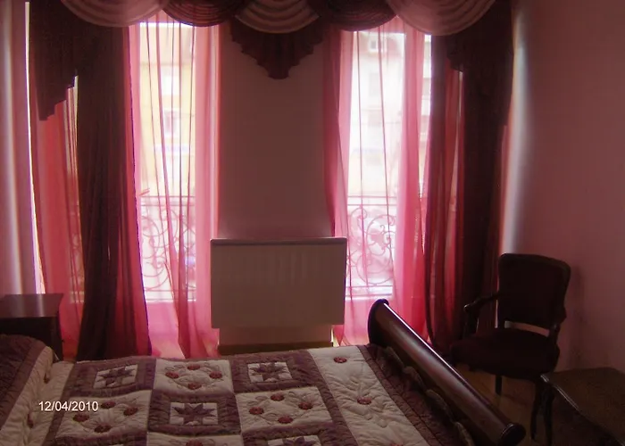 Au Pied du Chateau Lourdes
