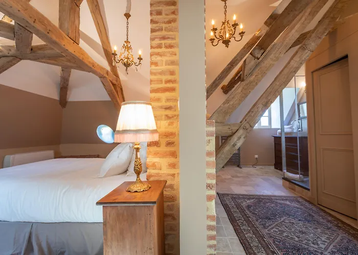 Charnay Plaisance, piscine, les chambres du chocolatier Daniel Mercier Vierzon