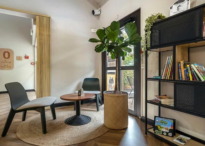 B&B Hotel Niort Sud Venise Verte