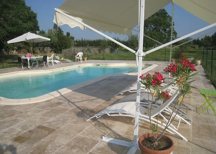 Villa Le Pas des Lanciers à Mallemort avec Piscine