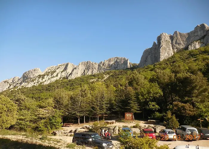 Villa Les Cigales du Ventoux à Le Barroux avec Piscine
