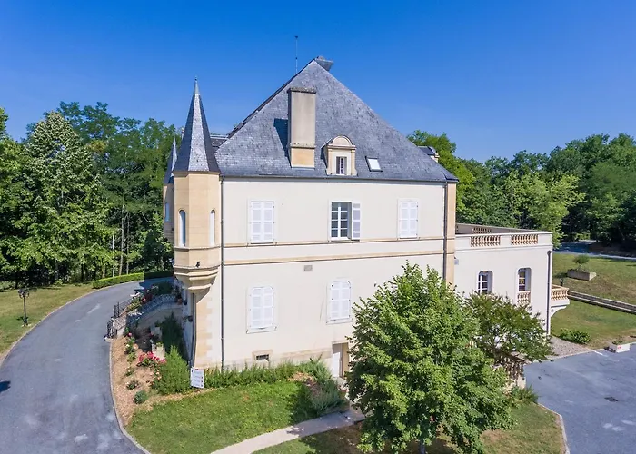 Château de Puy Robert LASCAUX Montignac-Lascaux