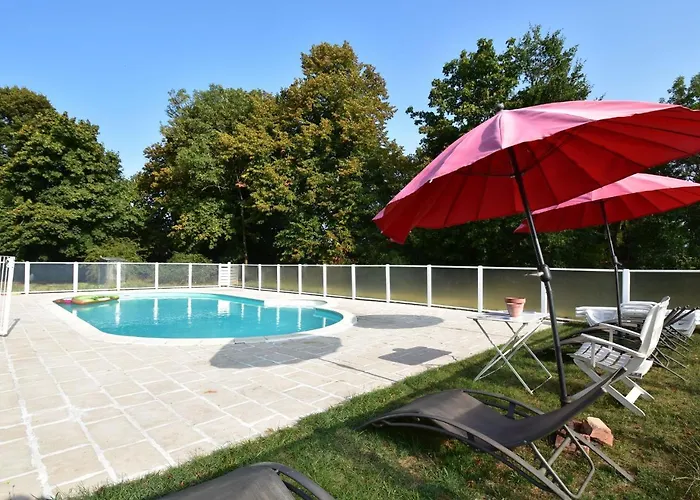 Hotel Vintage Mansion In Saint Aubin-Sur-Loire With Pool à Bourbon-Lancy avec Piscine