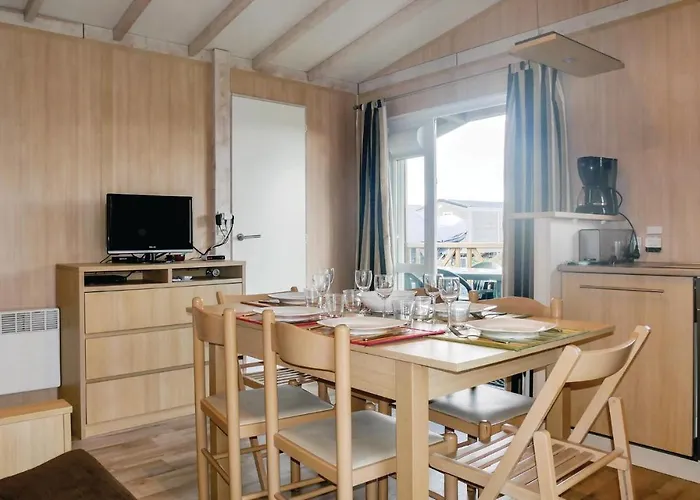 Gorgeous Home In Grandcamp Maisy avec Piscine