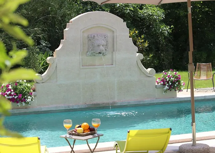 Maison d'hôtes La Bastide des Cyprès à Maussane-les-Alpilles avec Piscine