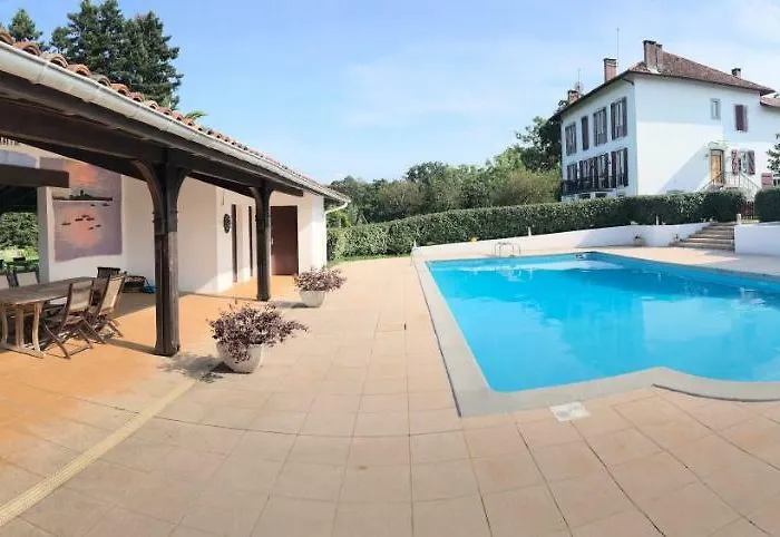 Villa Beltzenia Txoko à Urrugne avec Piscine