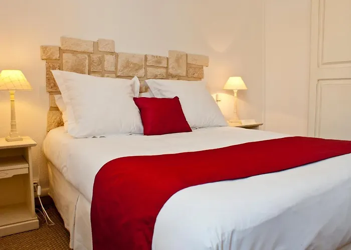 Hotel Logis Auberge Côté Jardin à Lézignan-Corbières